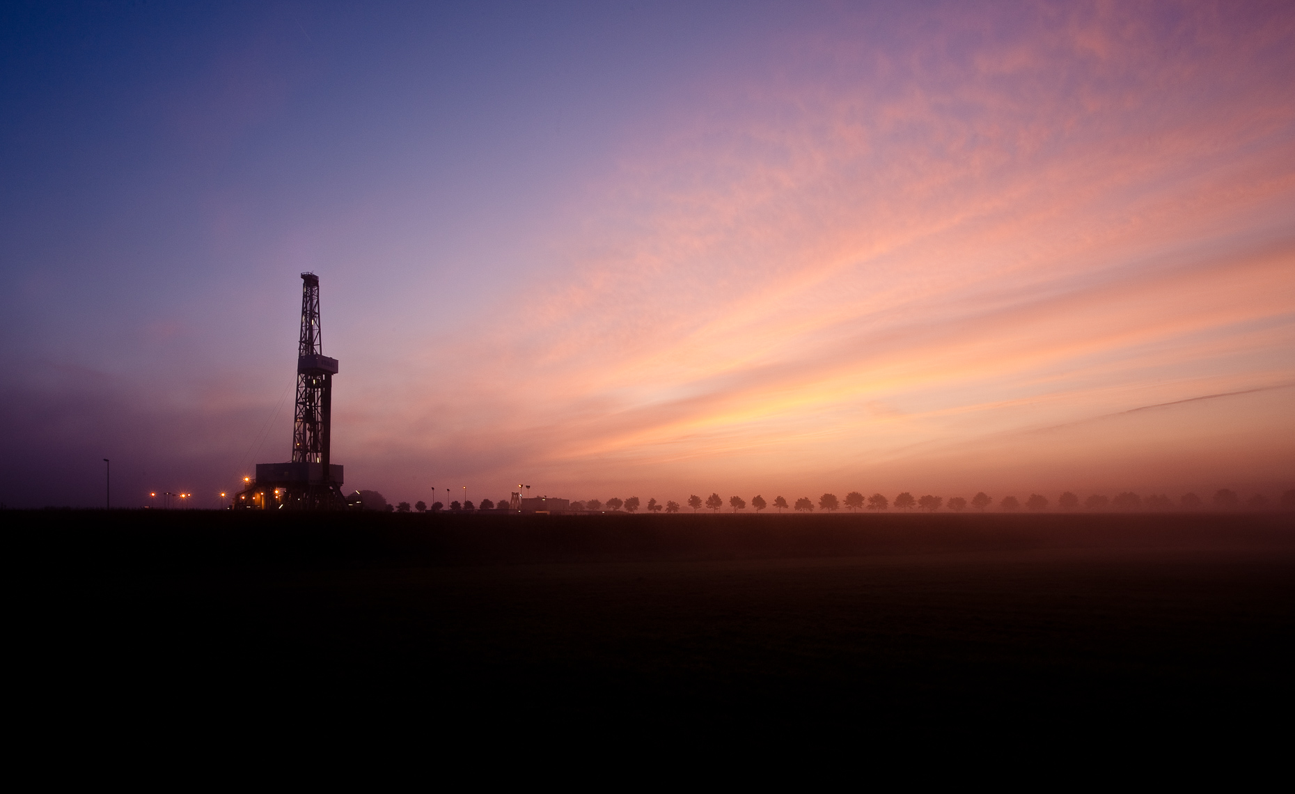 SEALE_INDUSTRIAL_LANDSCAPE_NATURAL_GAS_WELL_GERMANY